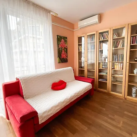 Lovely - Free Parking Apartman